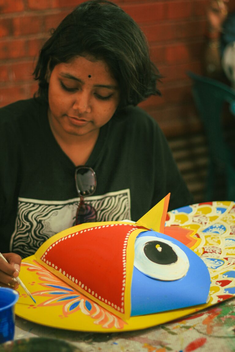 Participant painting a colourful handmade artwork during a creative art workshop at House of Hues Kolkata